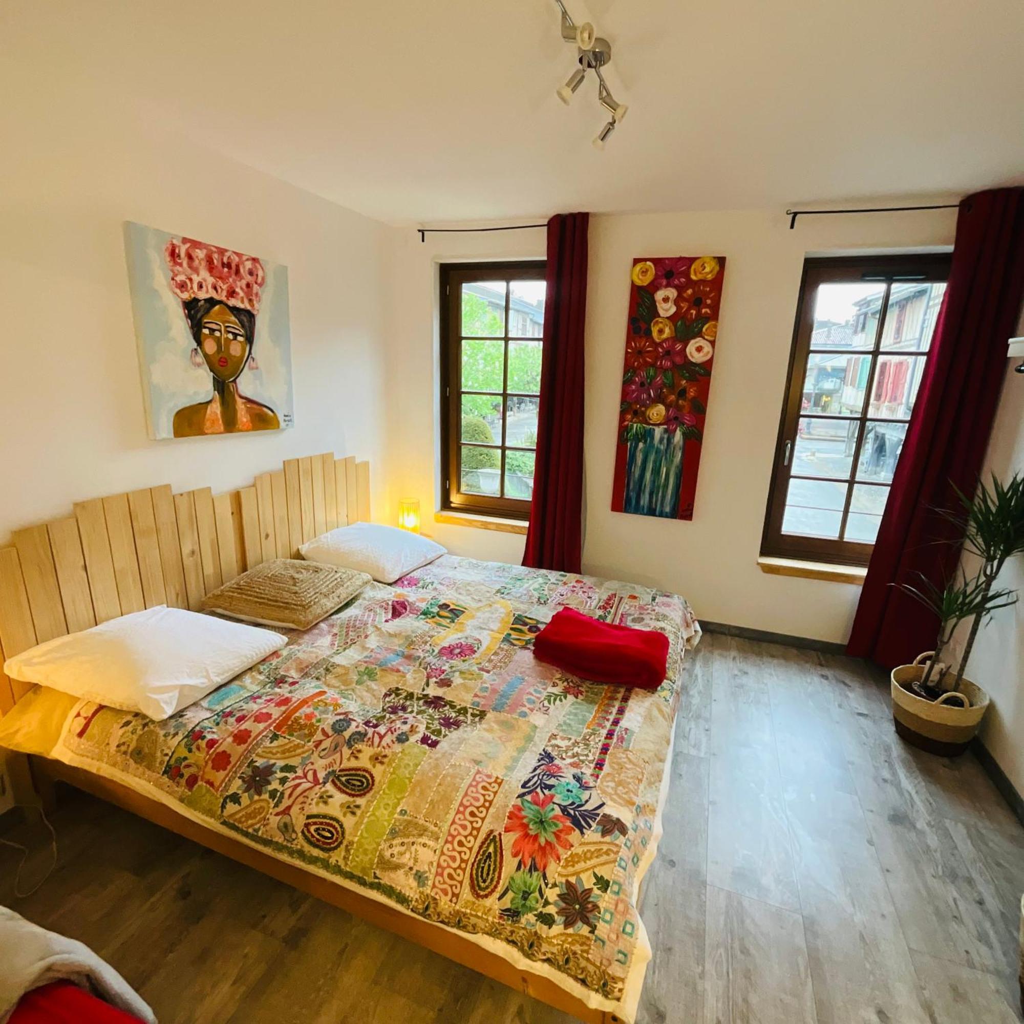 Labyrinthe Sur La Place D, Hotes , Calme ,netflix Apartment Mirepoix (Ariege)