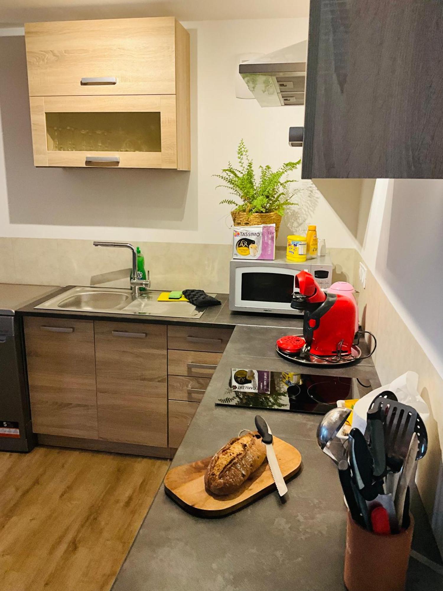 Labyrinthe Sur La Place D, Hotes , Calme ,netflix Apartment