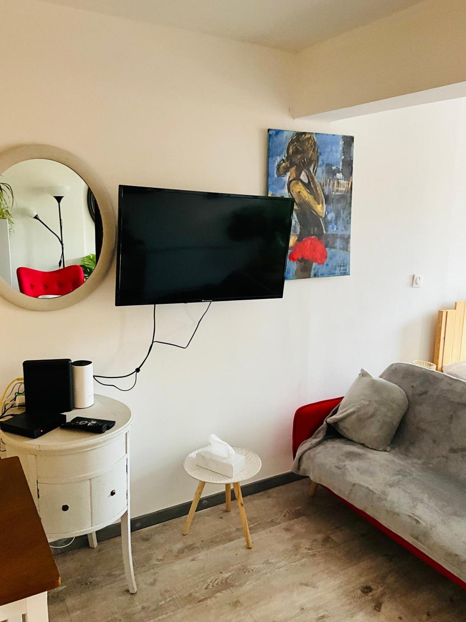 Labyrinthe Sur La Place D, Hotes , Calme ,netflix Apartment