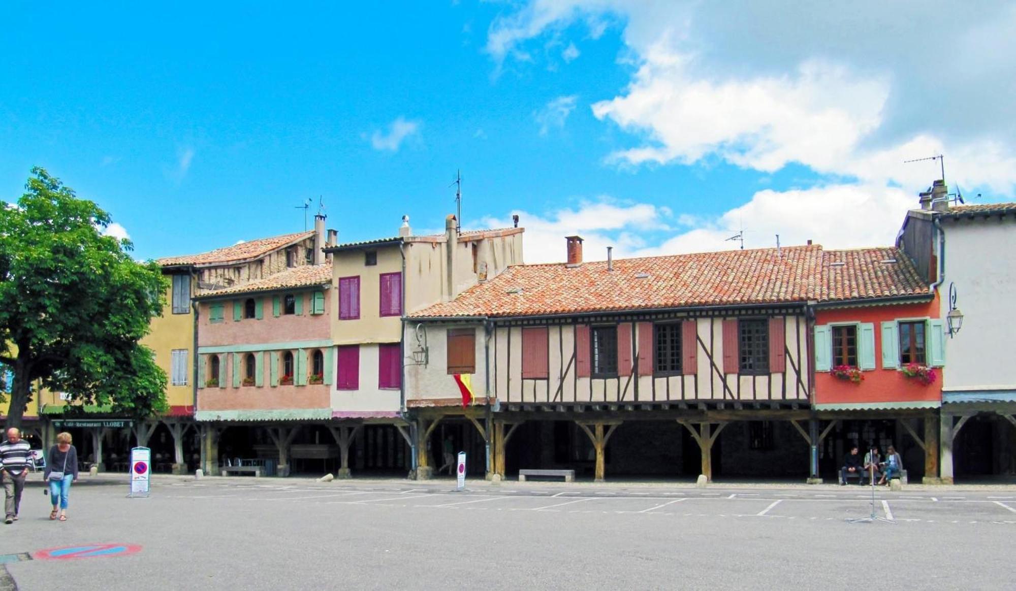 Labyrinthe Sur La Place D, Hotes , Calme ,netflix Mirepoix (Ariege)